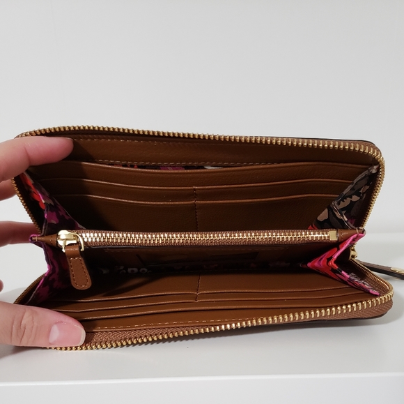 SOLD Vera Bradley Wallet - Picture 4 of 5